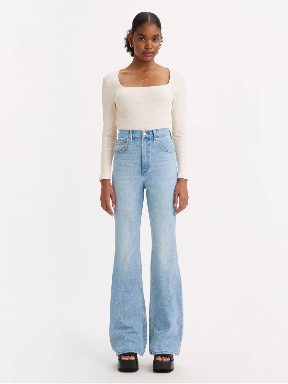 Levi’s 70s High Flare light wash jeans